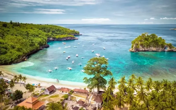 Crystal Bay Beach Nusa Penida tour