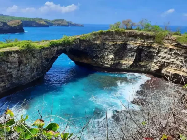 The broken beach nusa penida Tour